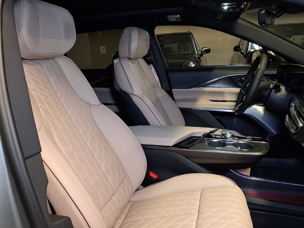 2026 Cadillac LYRIQ Signature Sport - Photo 6