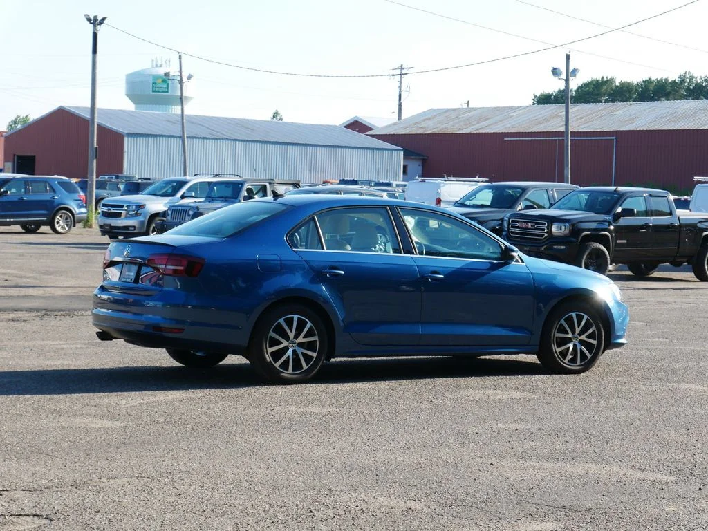 Used 2017 Blue Volkswagen 1.4T SE image 3