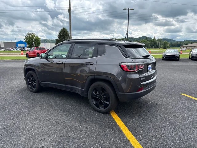 Used 2020 Granite Crystal Clearcoat Metallic Jeep Latitude image 7