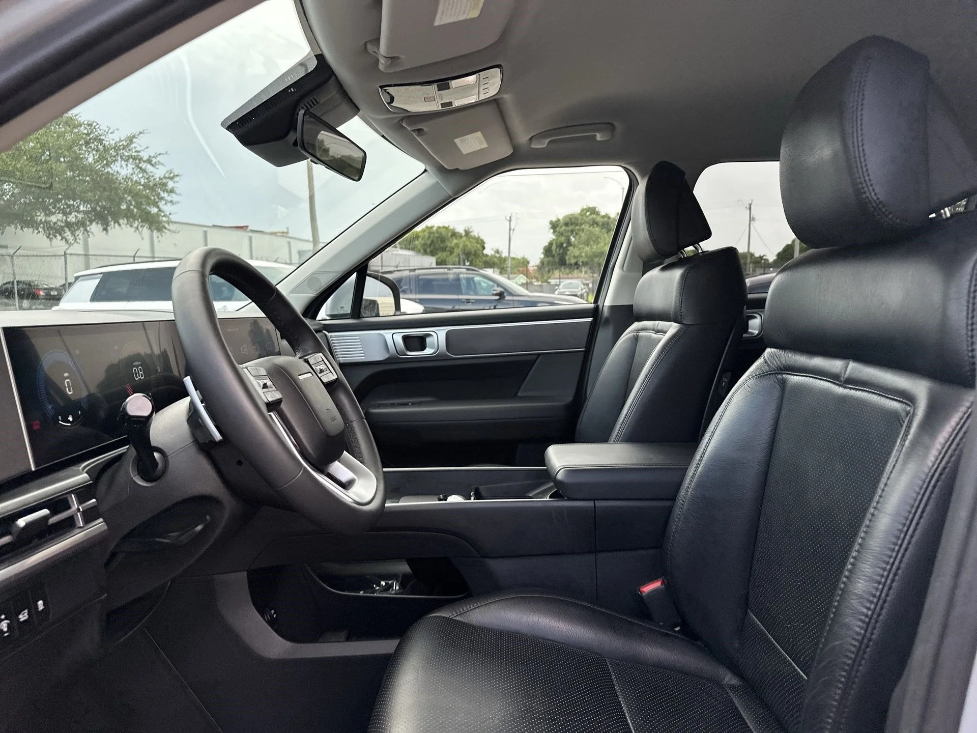 Used 2024 Shimmering Silver Hyundai SE image 13