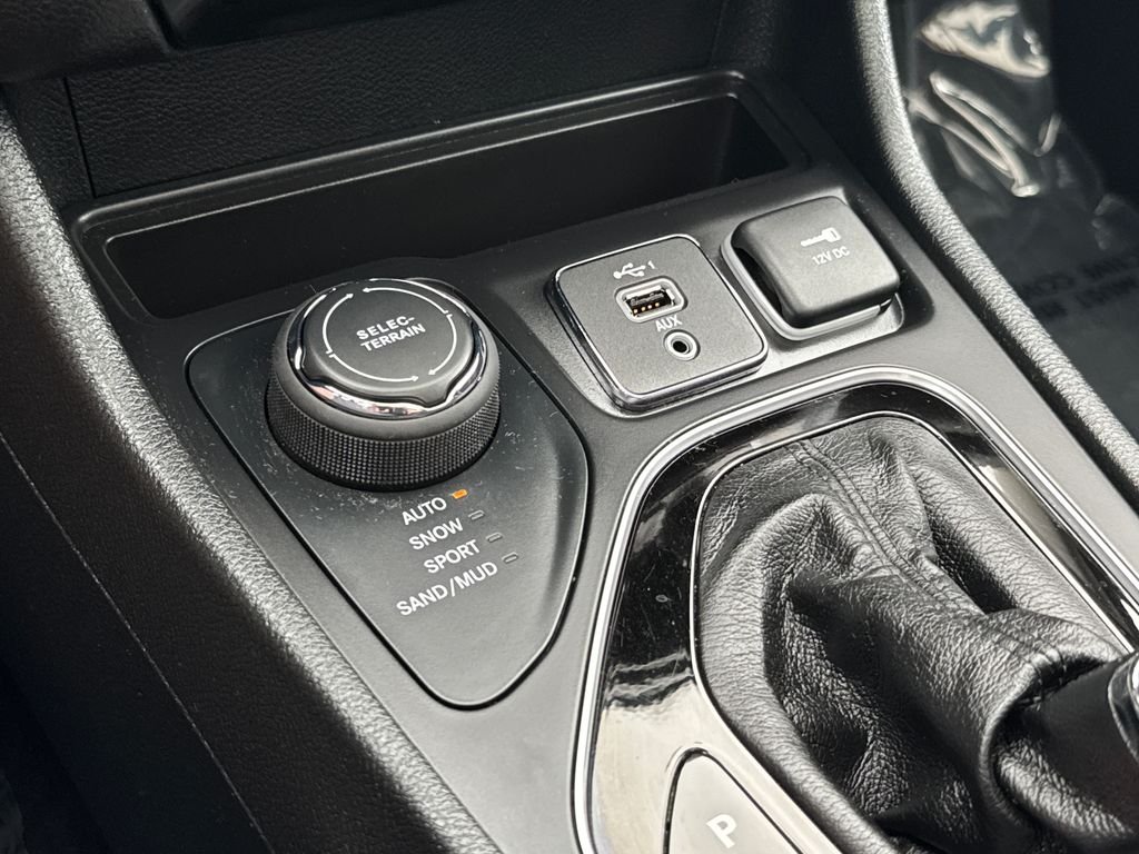 Used 2022 Black Jeep Limited image 25