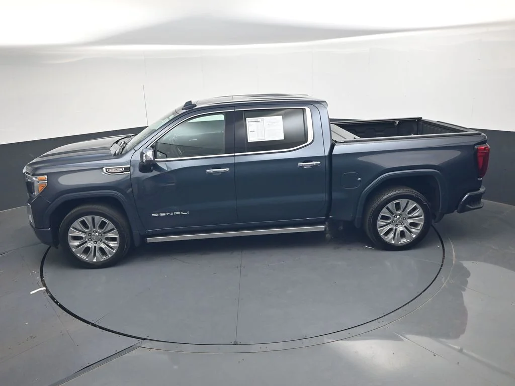 Used 2022 Blue GMC Denali image 31