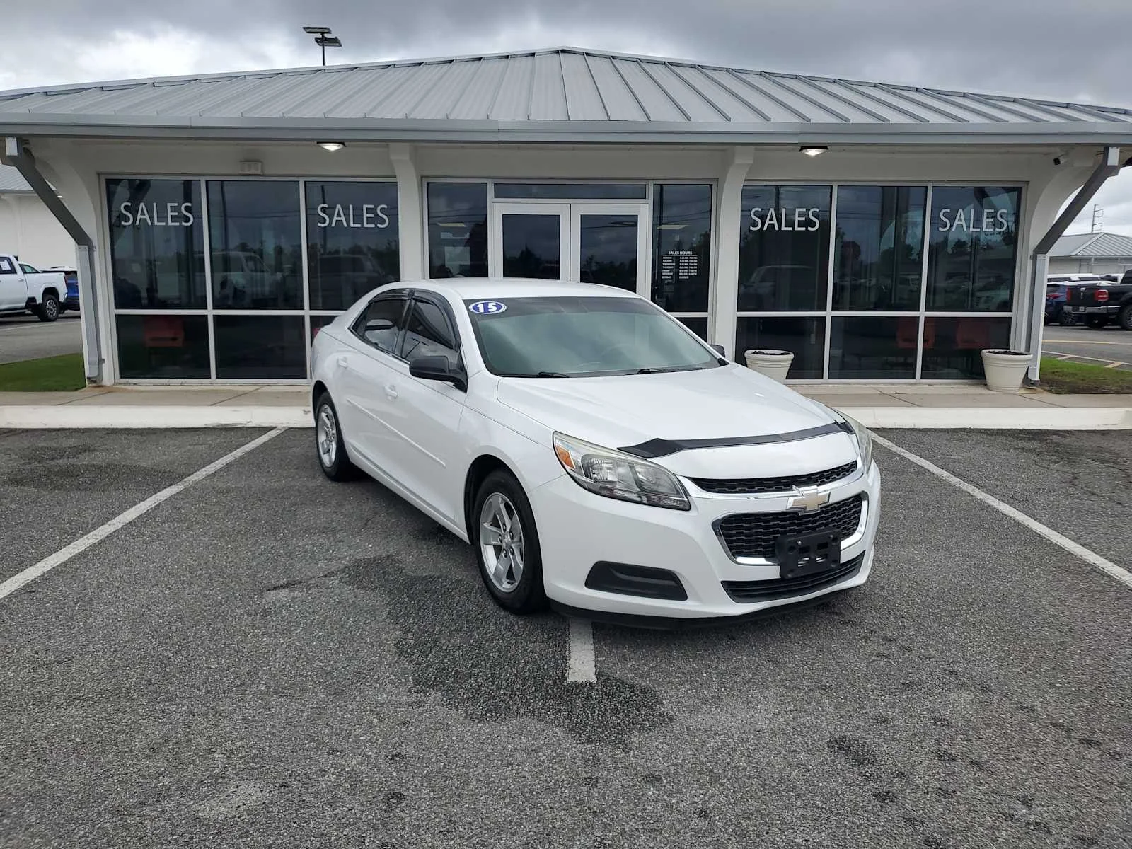 Used 2015 SUMMIT WHITE Chevrolet LS image 9