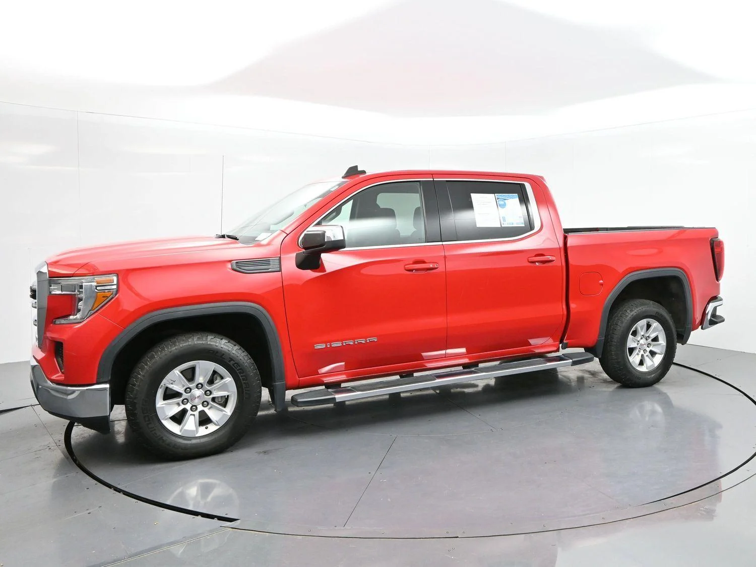 Used 2022 Cardinal Red GMC SLE image 3