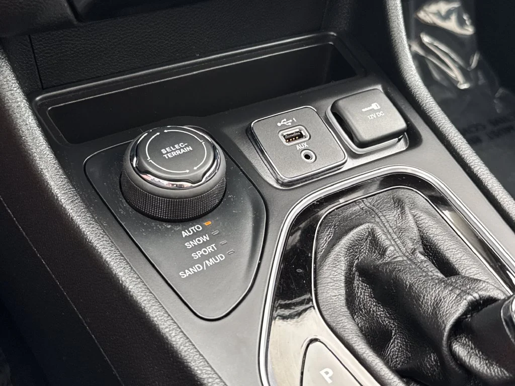 Used 2022 Black Jeep Limited image 25