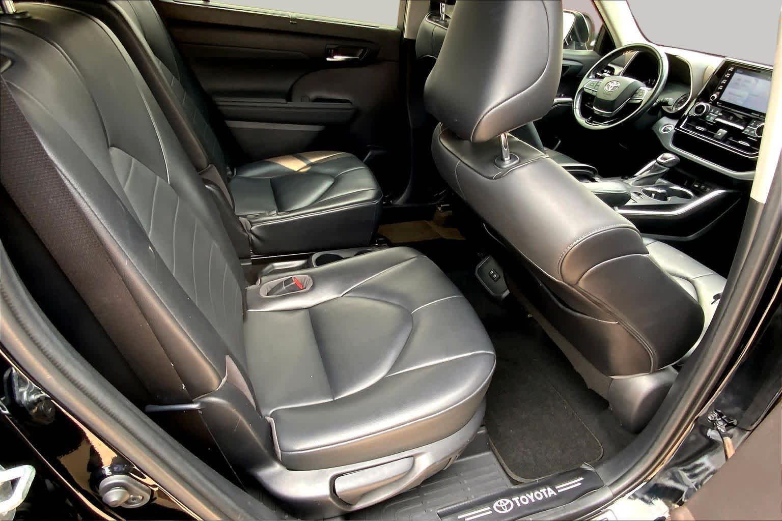 Used 2021 Midnight Black Metallic Toyota XLE image 20