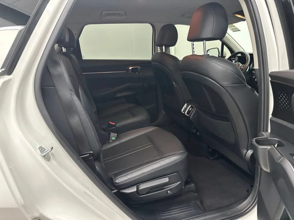 Used 2023 White Kia EX image 25