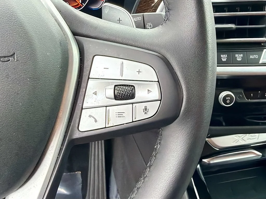 Used 2023  BMW xDrive30i image 13