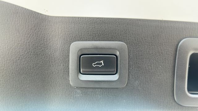 Used 2018 White Mazda Touring image 27