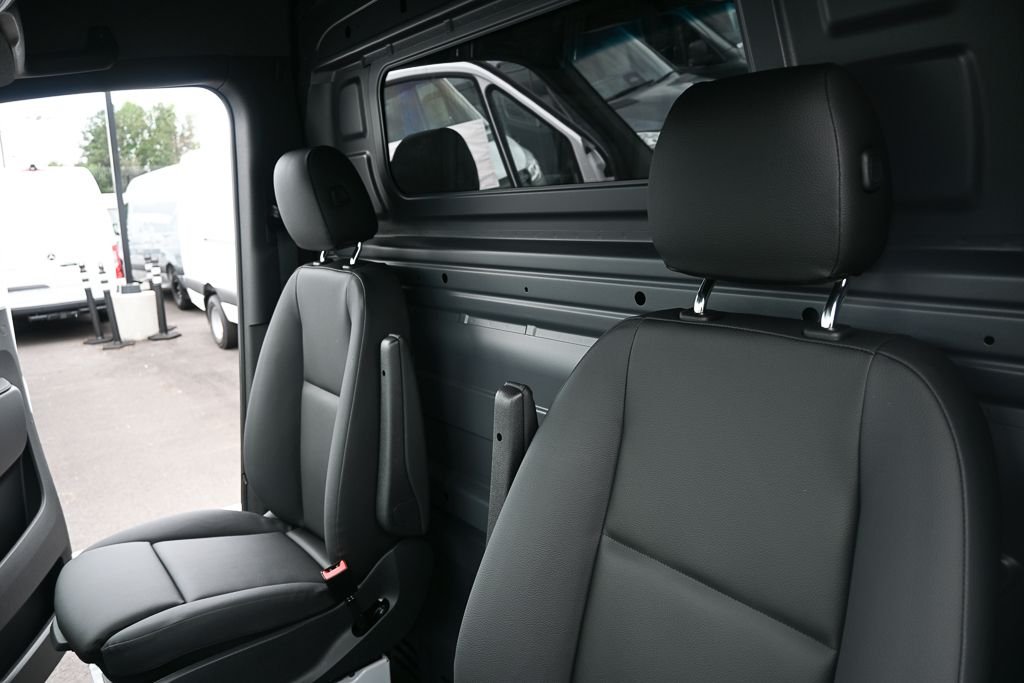 New 2026 Arctic White Mercedes-Benz Cargo 170 WB image 5