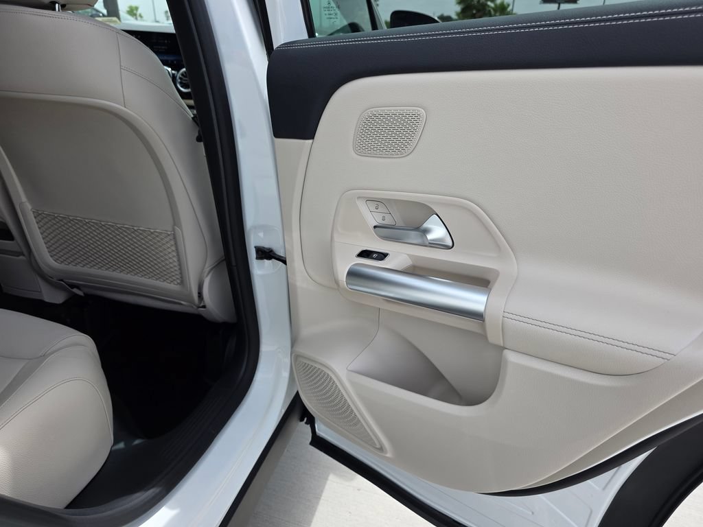 New 2026 Polar White Mercedes-Benz GLA 250 image 43