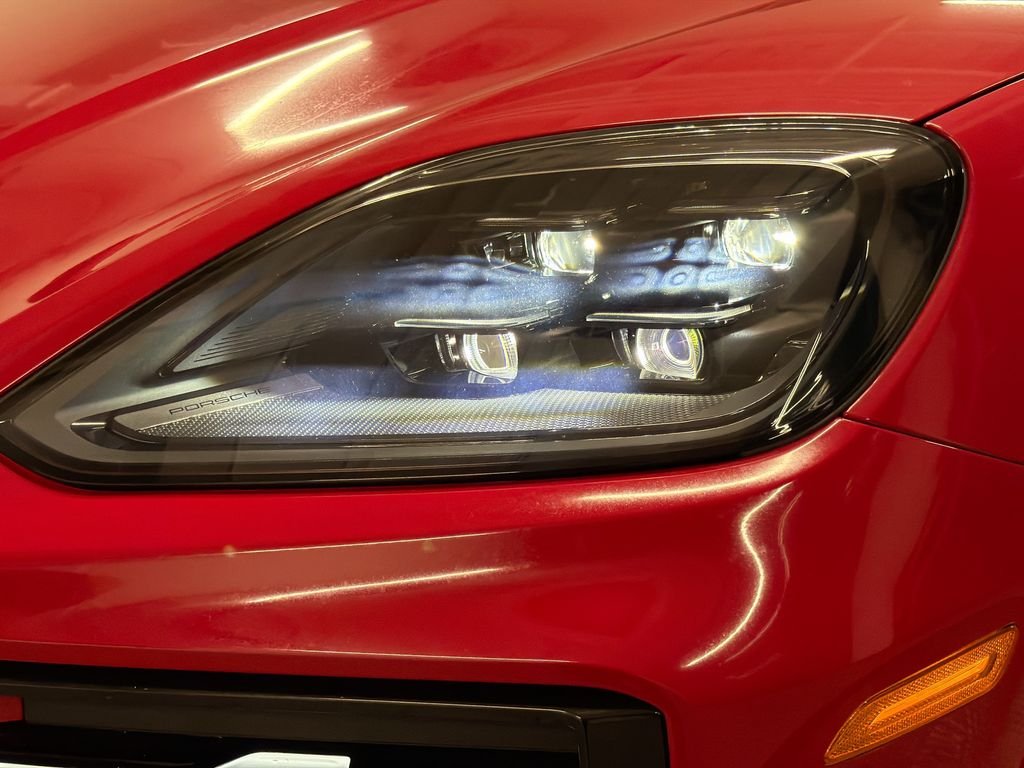 Used 2025  Porsche GTS image 32