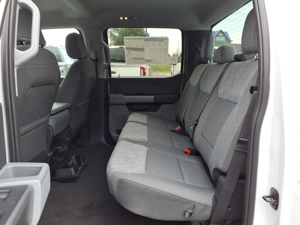 New 2027 Oxford White Ford F-250® XLT image 20