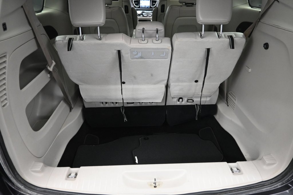 Used 2018 Gray Chrysler Touring L Plus image 14