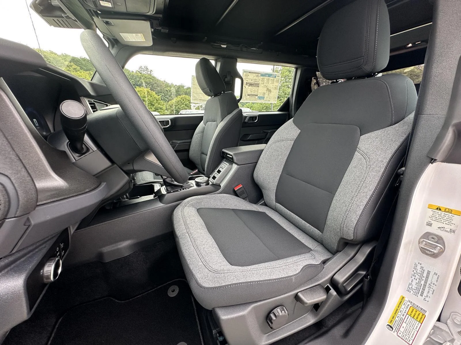 2025 Ford Bronco 4-Door Base - Photo 9