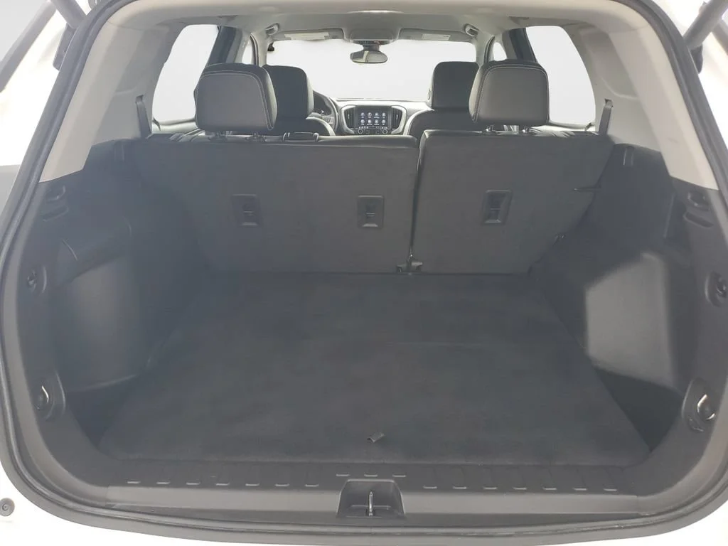 Used 2024 Summit White GMC SLT image 9