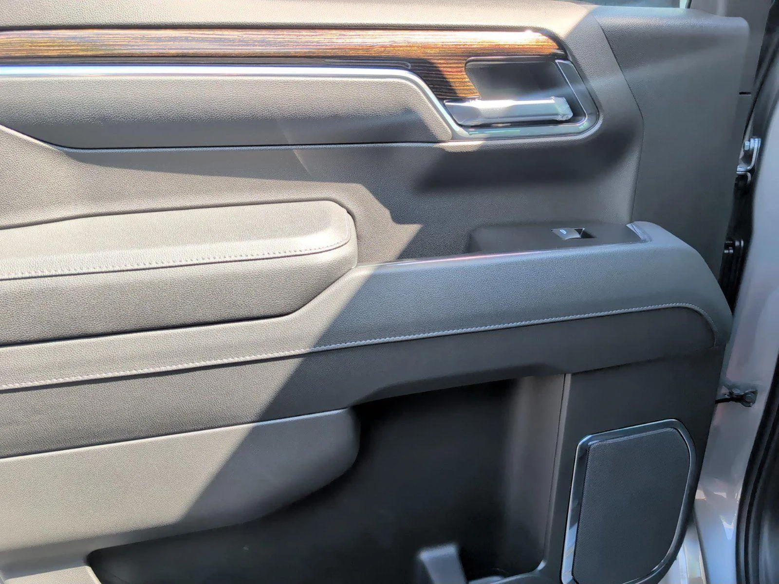 New 2026 Sterling Metallic GMC Elevation image 36