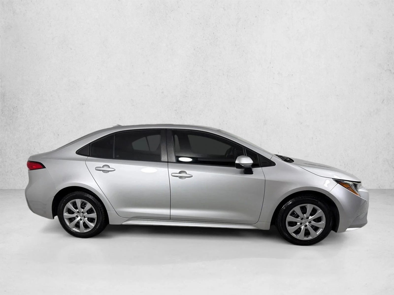Used 2020 White Toyota LE image 2