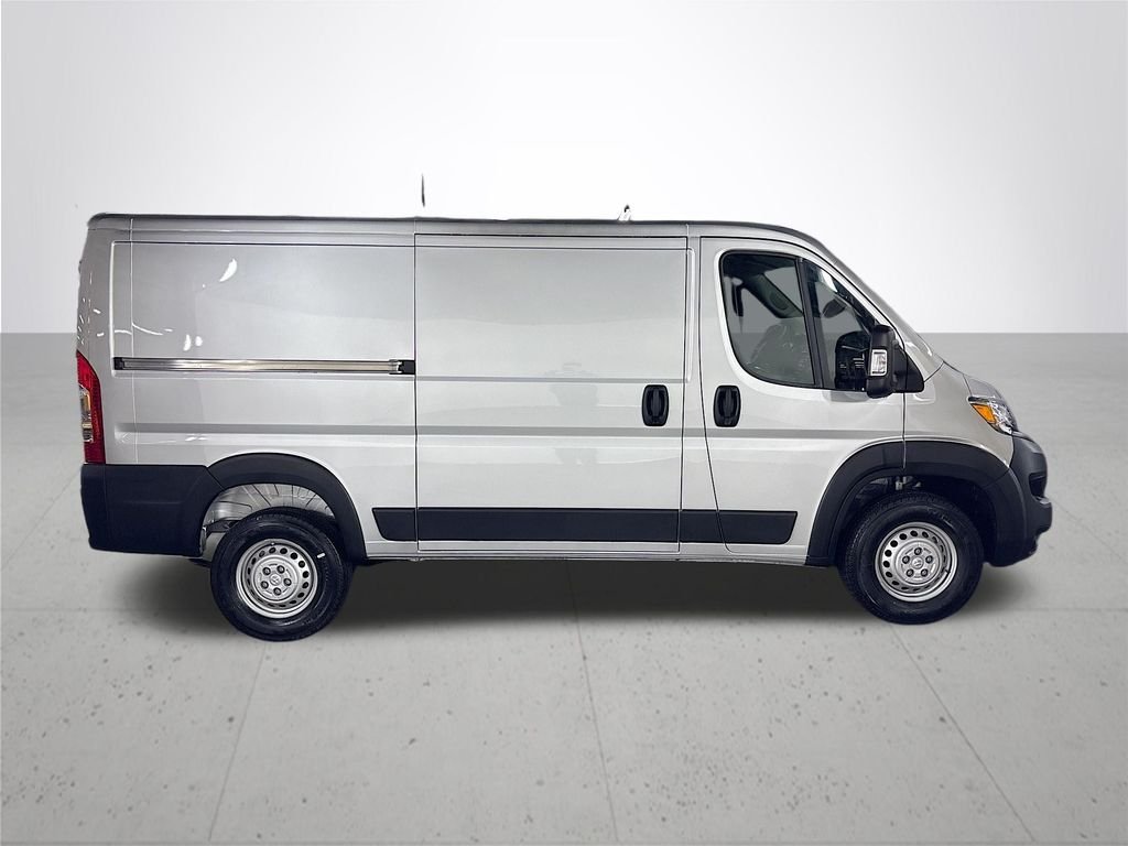 New 2026 Bright Silver Metallic Clear-Coat Exterior Paint RAM Low Roof image 5