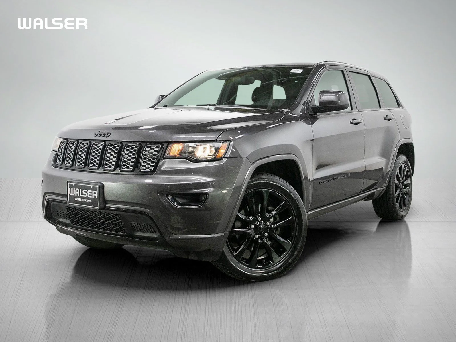 Used 2018 Granite Crystal Metallic Clearcoat Jeep Altitude image 1