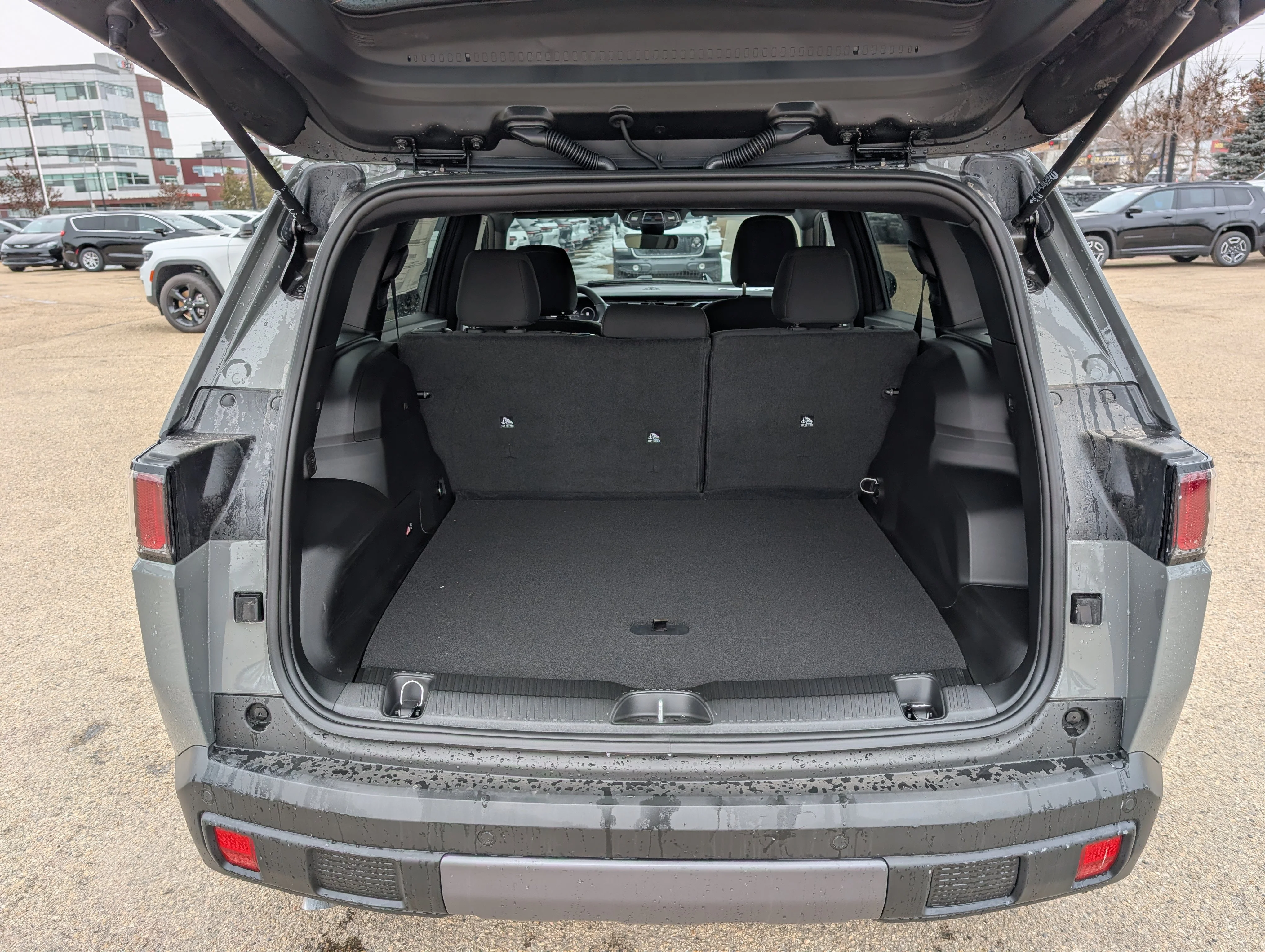 New 2026 Sting-Grey Jeep Laredo image 6