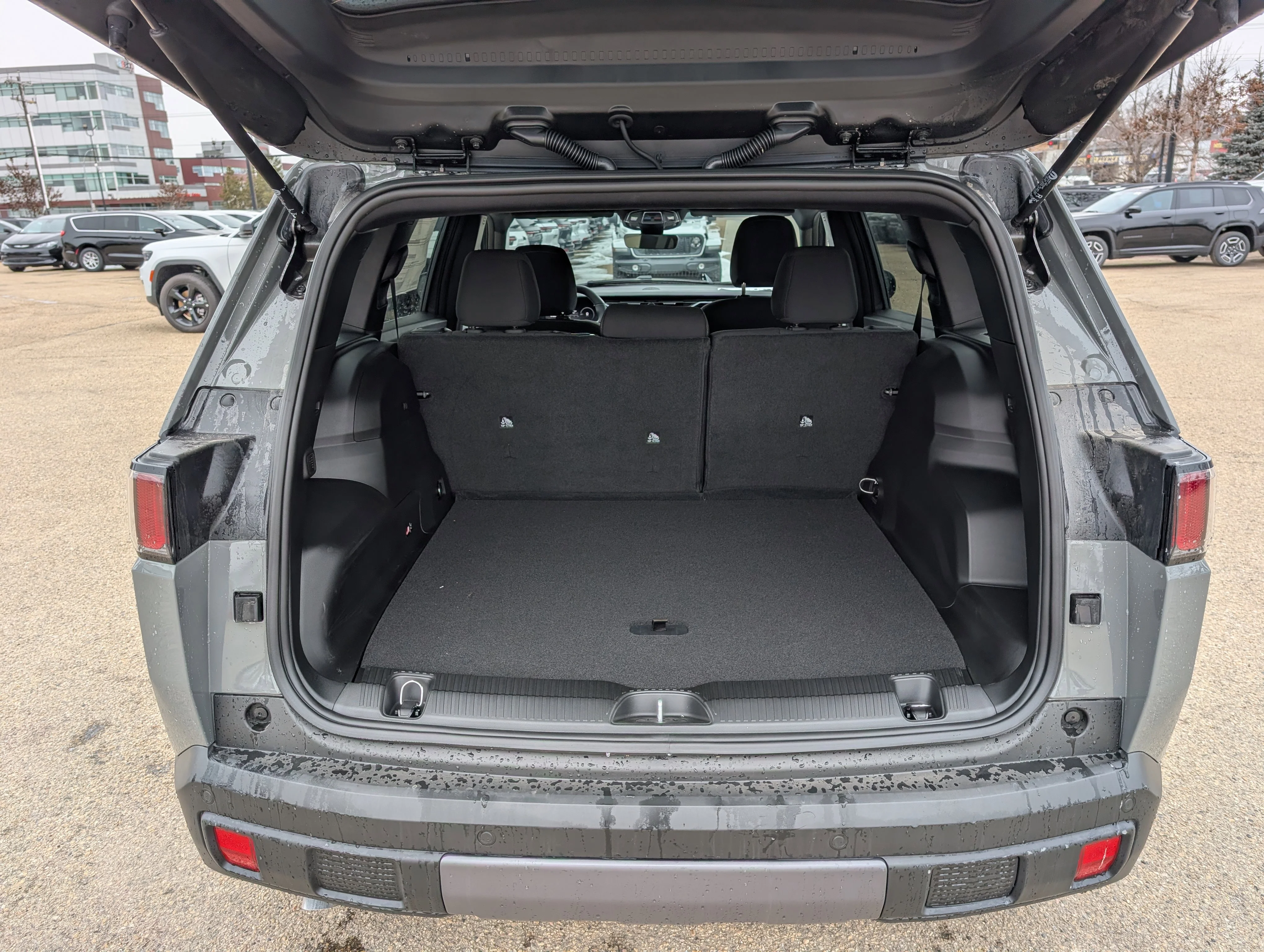 New 2026 Sting-Grey Jeep Laredo image 6