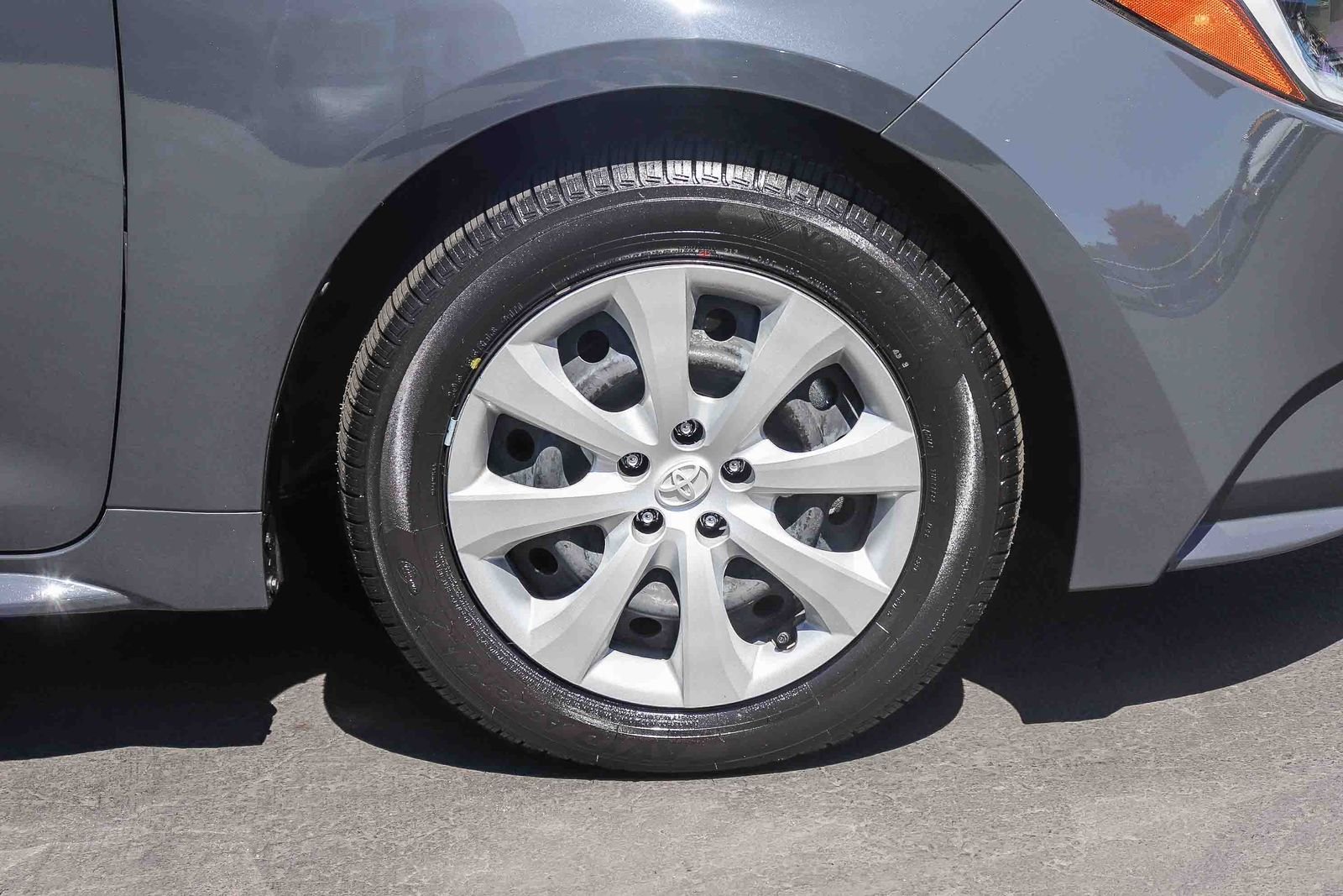 Used 2025 Underground Toyota LE image 11