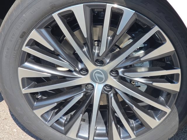 New 2026 Eminent White Pearl Lexus PREMIUM PLUS image 30