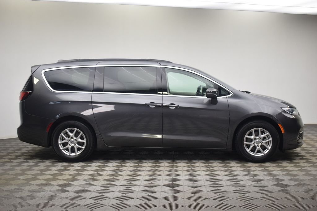 Used 2022 Gray Chrysler Touring L image 10