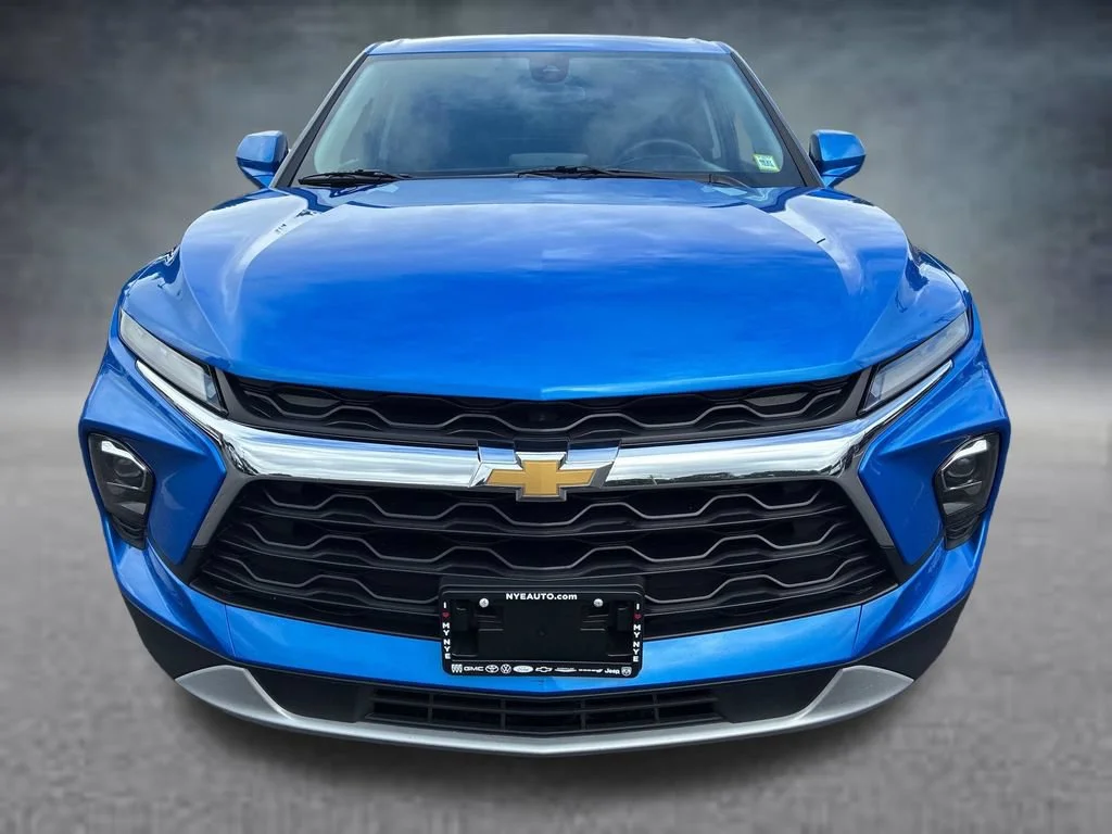 Used 2025 Riptide Blue Metallic Chevrolet 2LT image 9