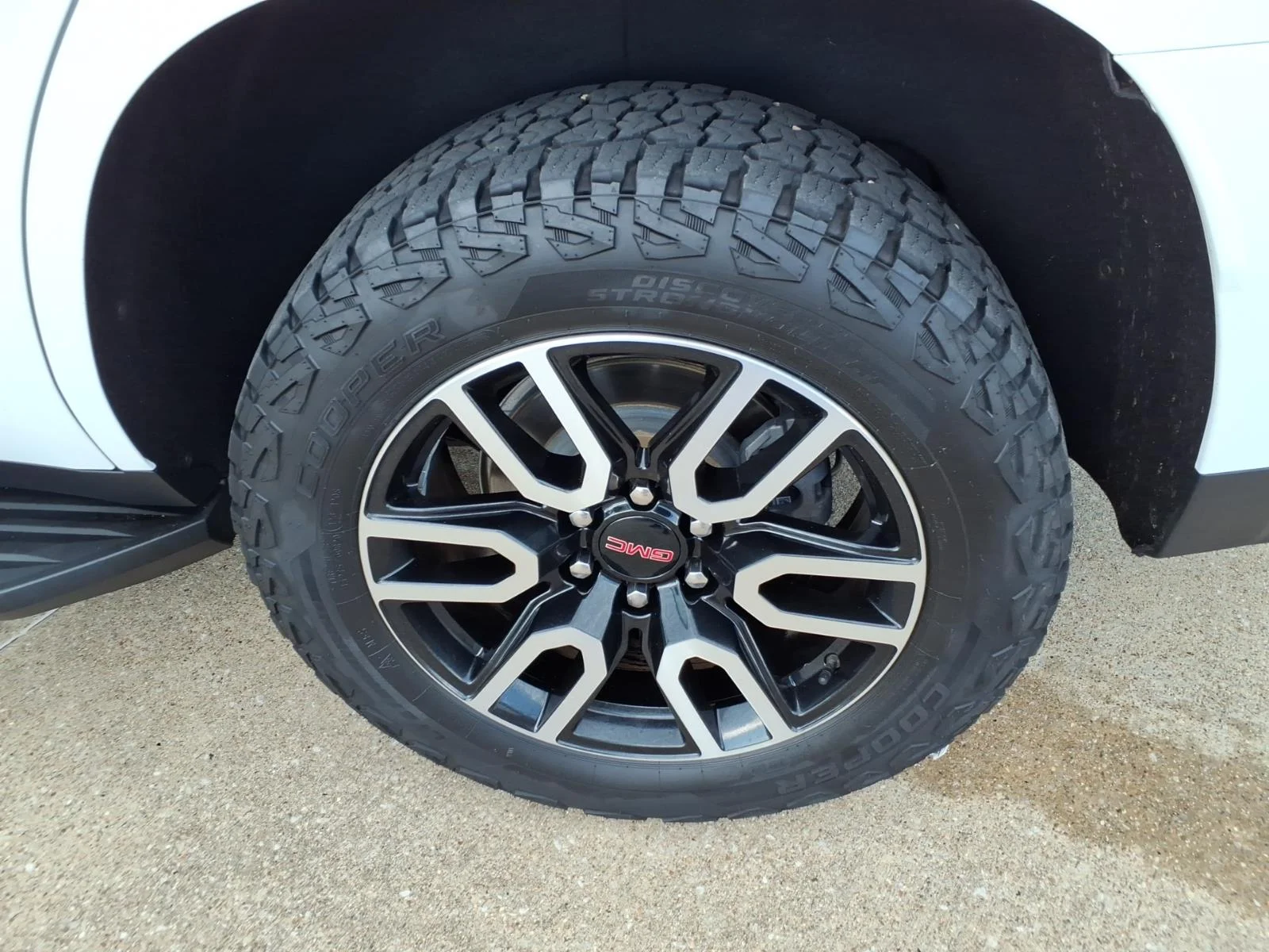 Used 2023 Summit White GMC AT4 image 19