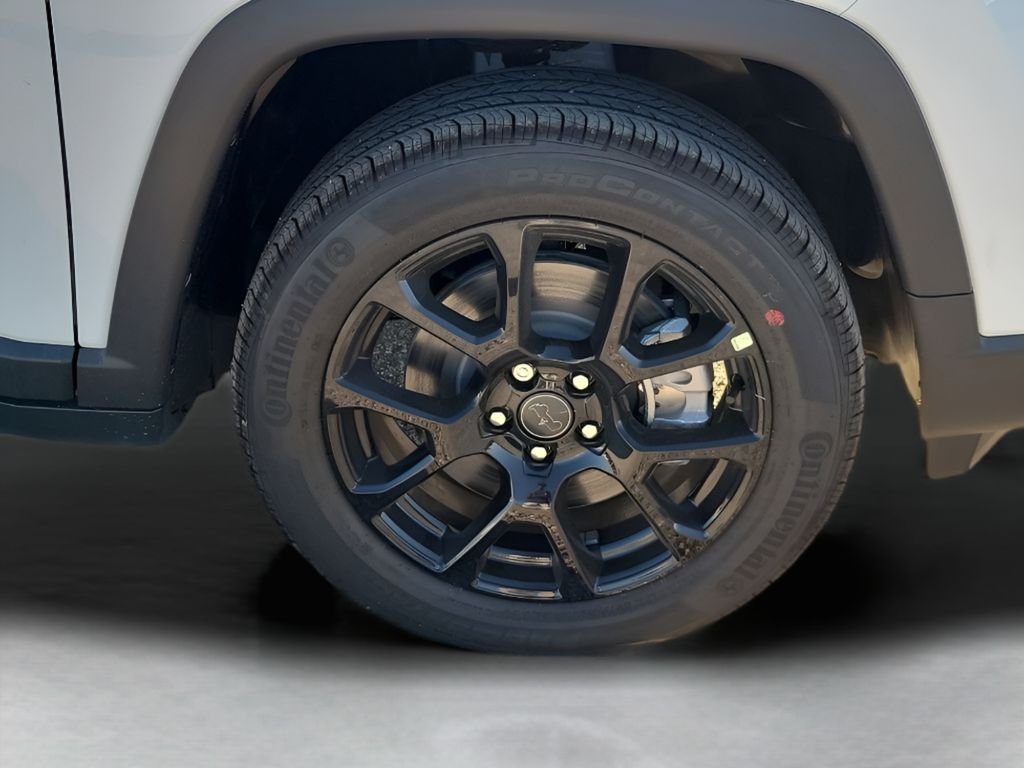 New 2026 Bright White Clear-Coat Exterior Paint Jeep Latitude image 20