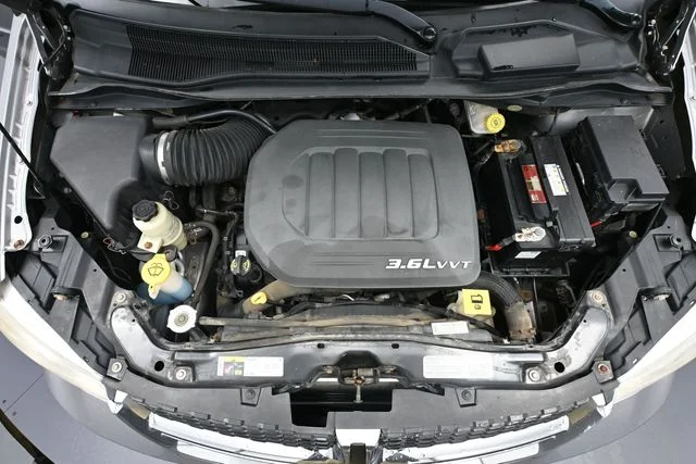 Used 2013 Silver Dodge SXT image 45