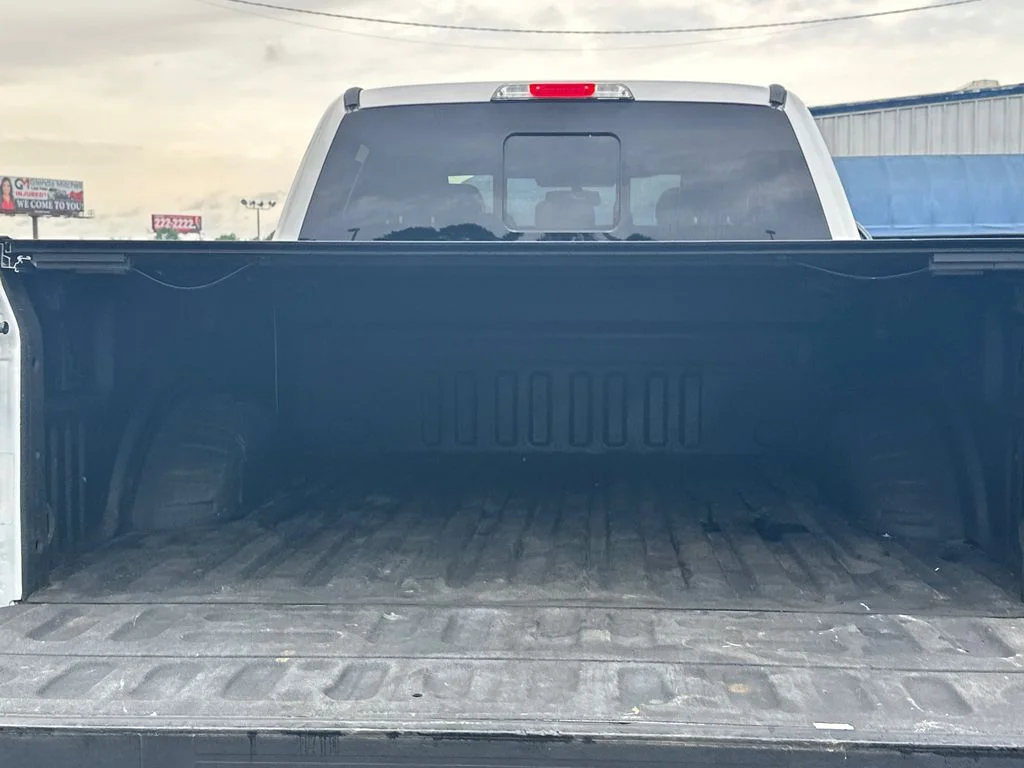Used 2018 Silver Ford Lariat image 18
