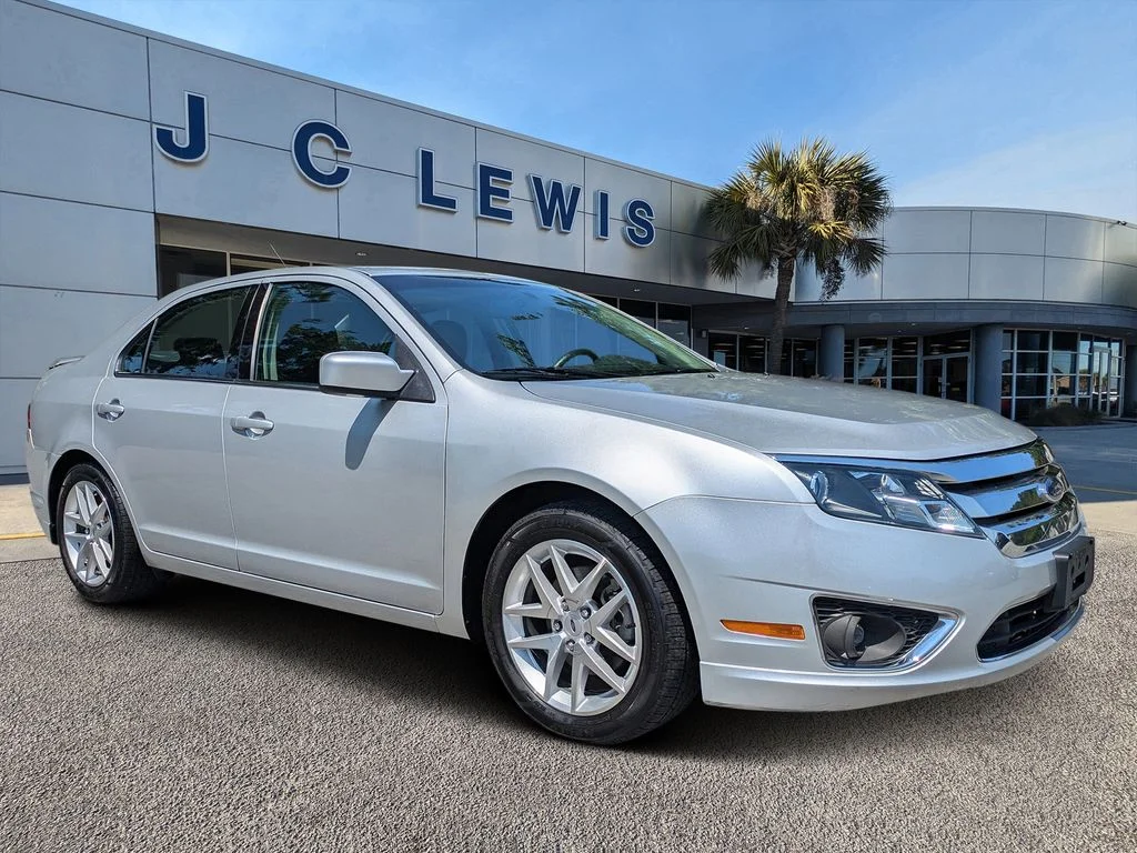 Used 2010 Brilliant Silver Metallic Ford SEL image 1