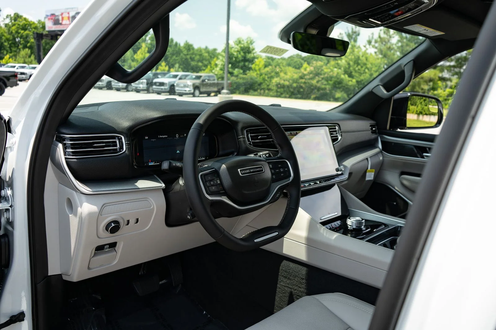 New 2026 Bright White Clear-Coat Exterior Paint Jeep  image 13