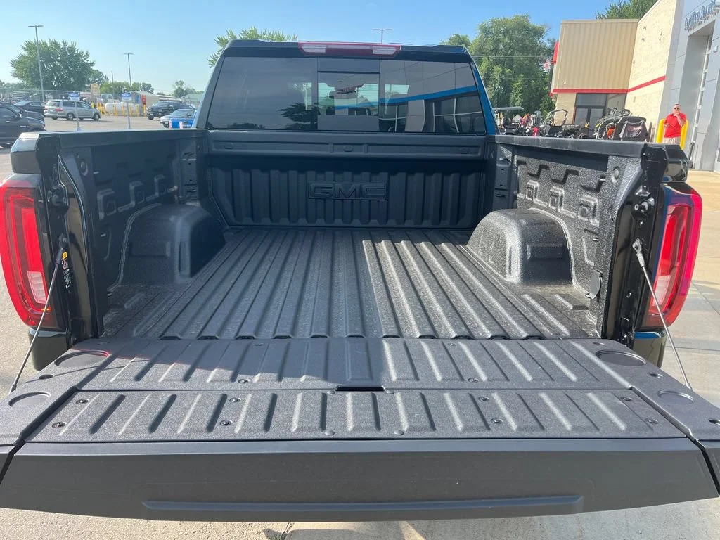 2026 GMC Sierra 1500 SLT - Photo 15