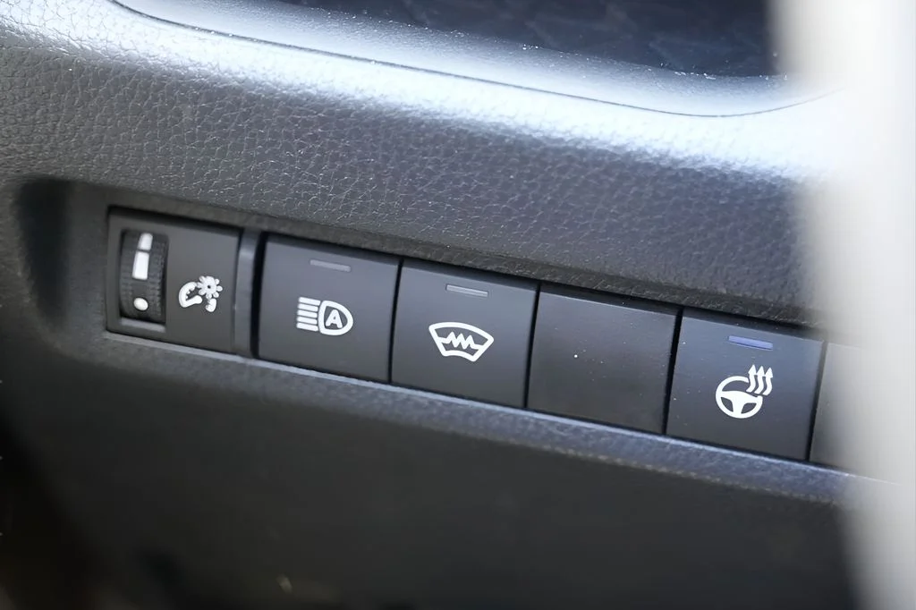 Used 2024 Wind Chill Pearl Toyota XLE Premium image 20
