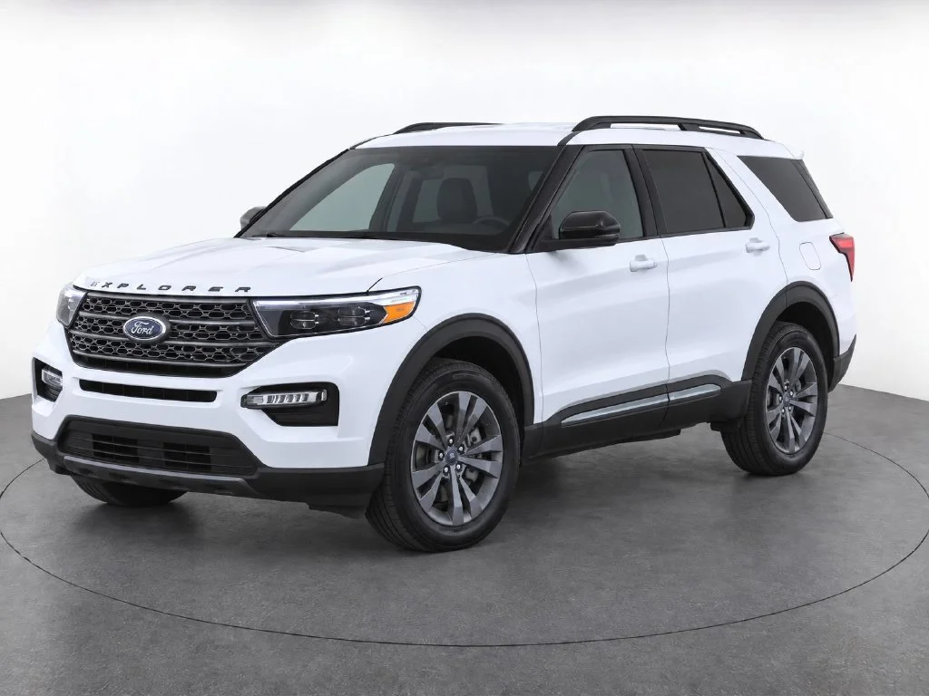 Used 2024 White Ford XLT image 2