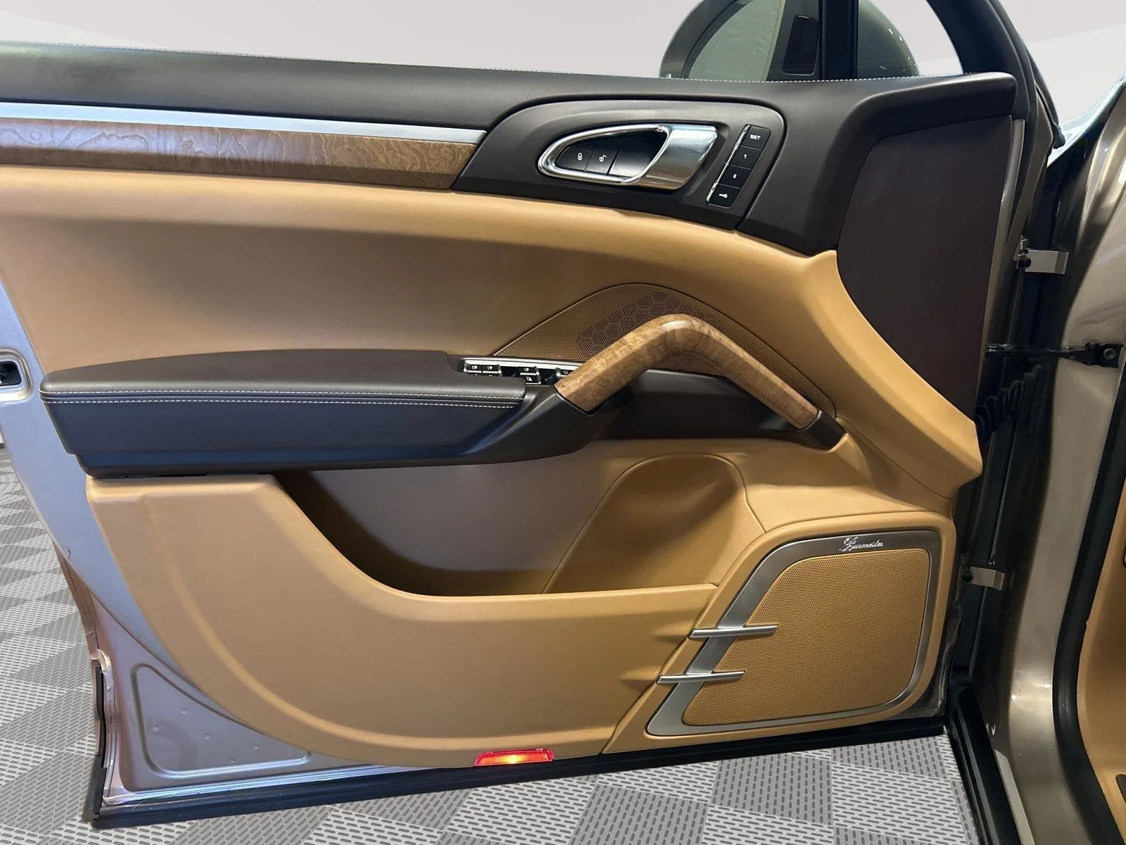 Used 2015 Palladium Metallic Porsche Turbo image 12