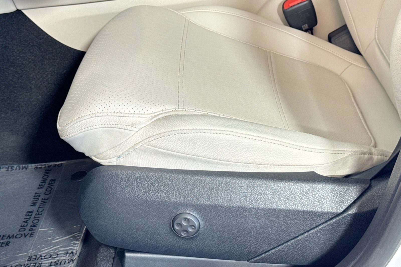 Used 2025 Polar White Mercedes-Benz GLC 300 SUV image 18