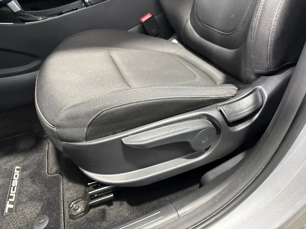 Used 2023 Silver Hyundai SE image 31
