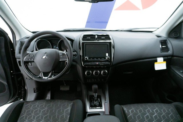 New 2027 Labrador Black Pearl Mitsubishi 2.0 LE 2WD image 18