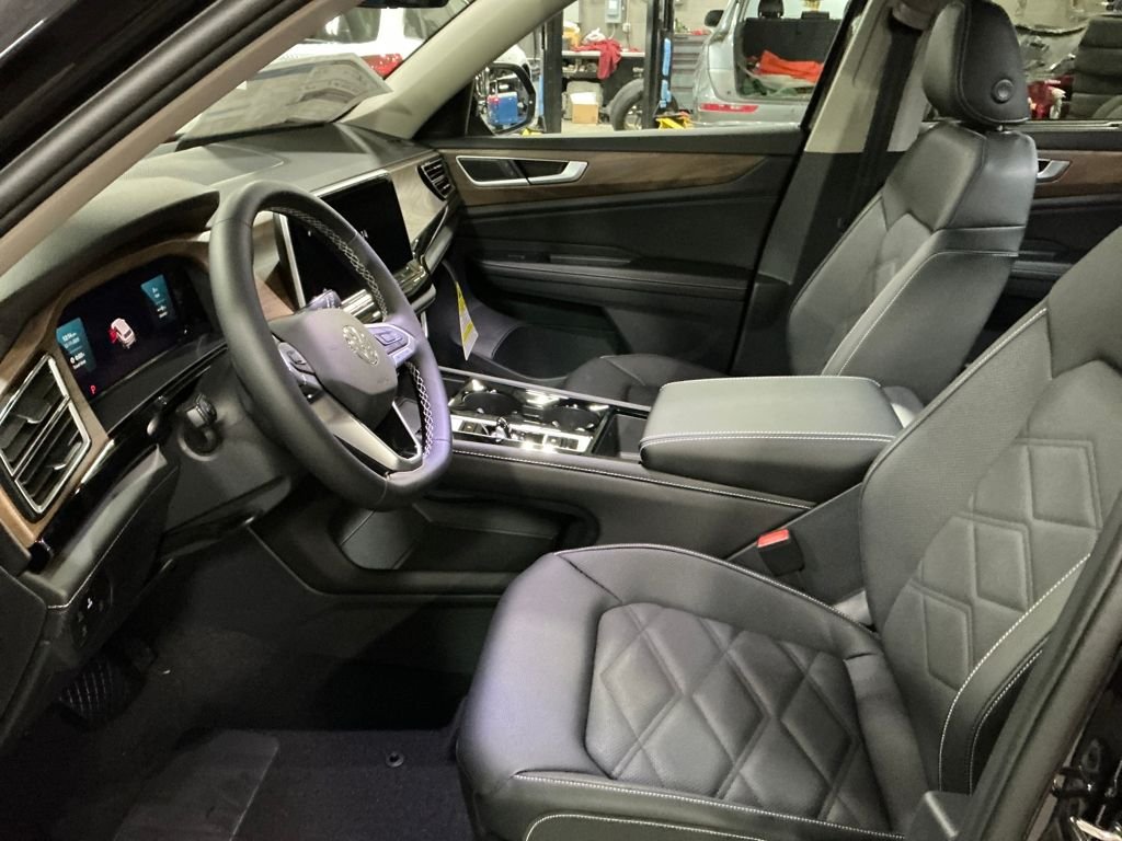 New 2026 Black Volkswagen 2.0T SE w/Technology image 9
