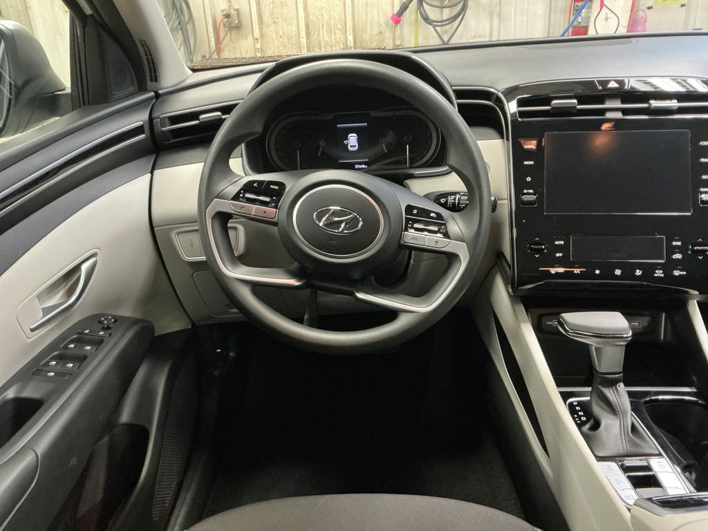 Used 2024 White Hyundai SEL image 17