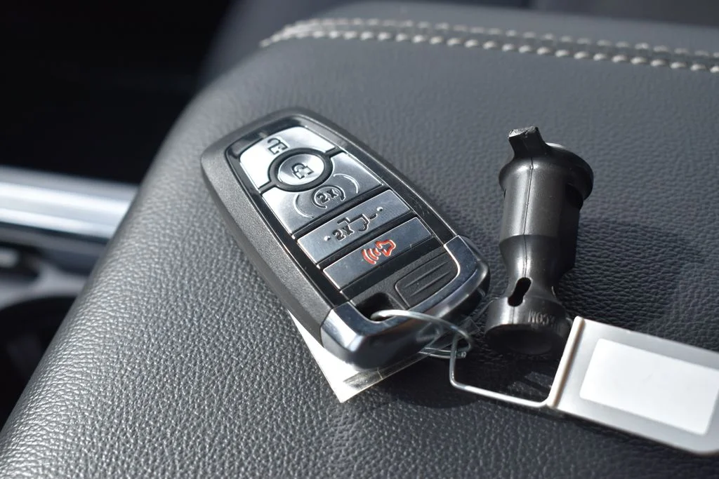 Used 2024 Gray Metallic Ford Lariat image 14
