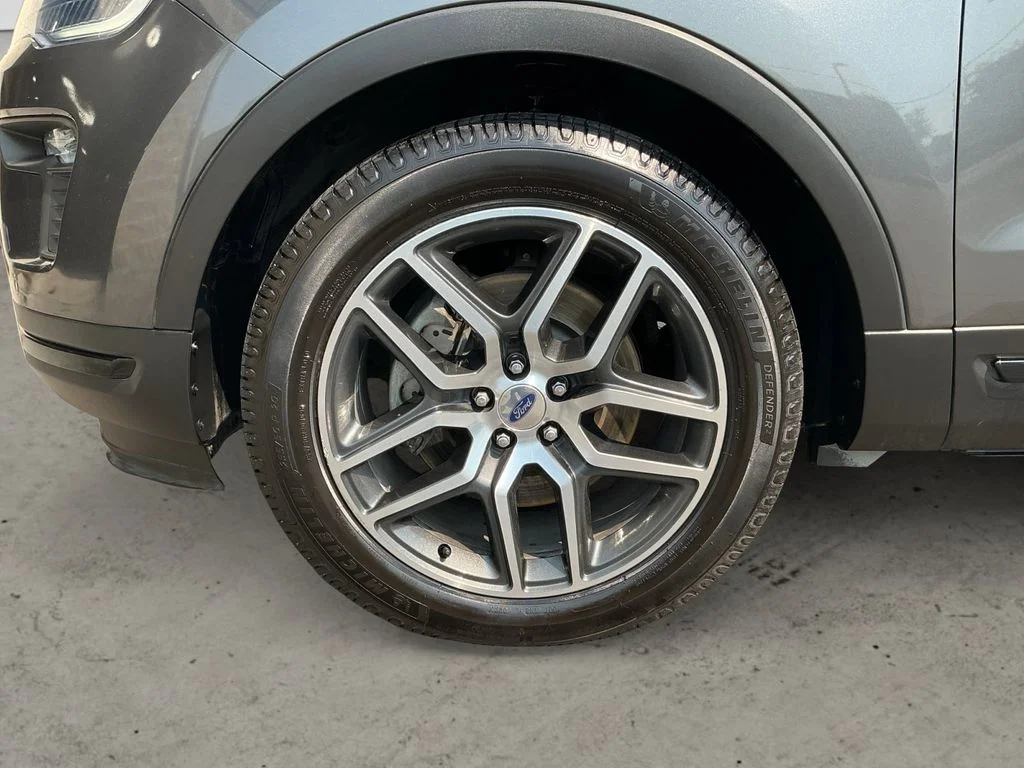 Used 2018 Gray Ford Sport image 9