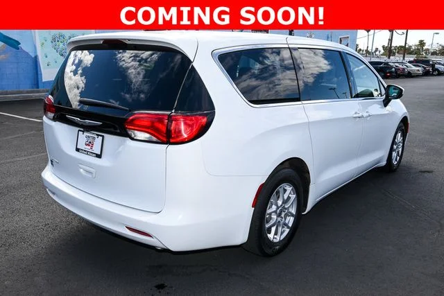 Used 2022 White Chrysler LX image 5