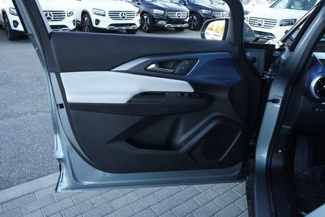 2025 Chevrolet Equinox EV LT - Photo 31