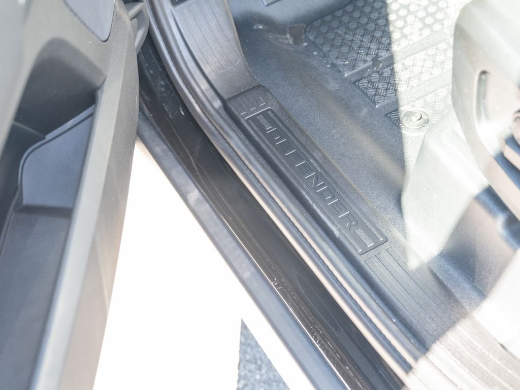 New 2026 Black Land Rover X-Dynamic SE image 16